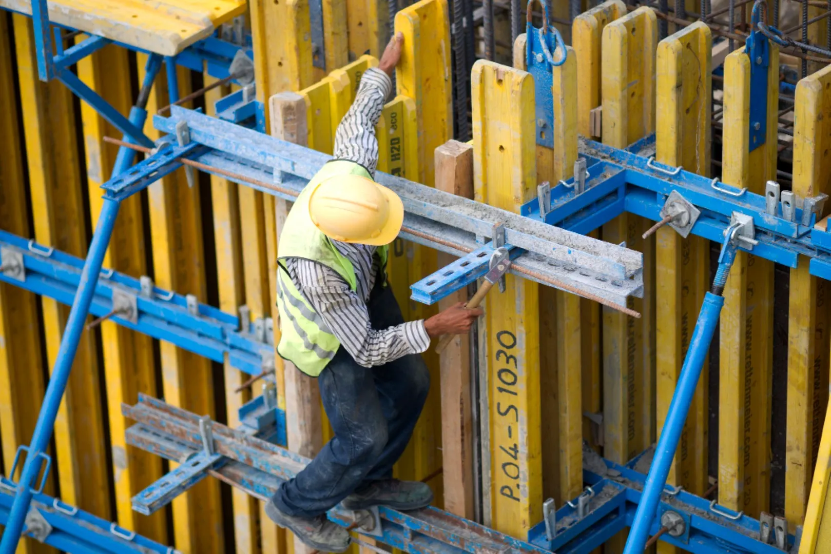 A Complete Guide to Troax Beam Support Fixings for Secure Mounting